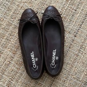 Chanel chocolate brown quilted ballet flats, size 38 in excellent condition.